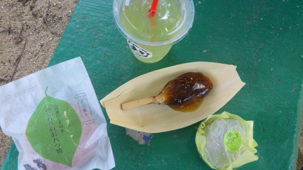 どら焼きとマスカット大福とみたらし団子