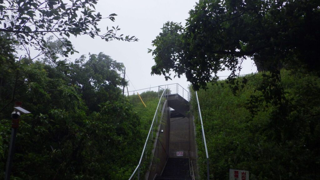 雨の日の亀老山展望公園
