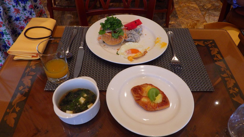 朝食