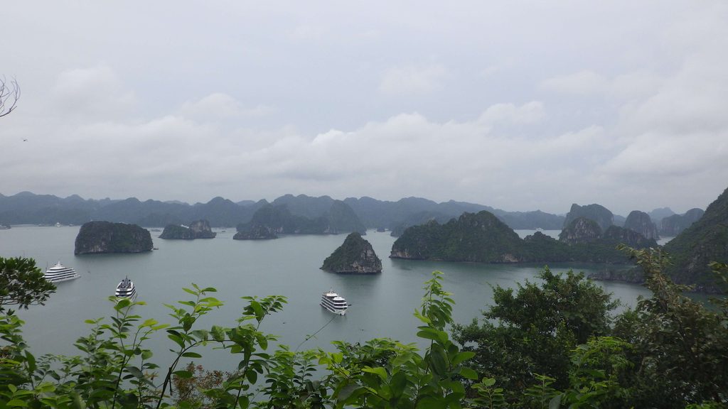 ハロン湾の奇岩や海の景色2