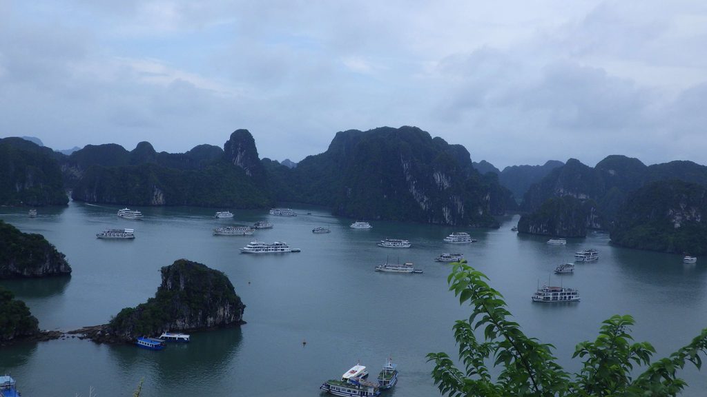 ハロン湾の奇岩や海の景色